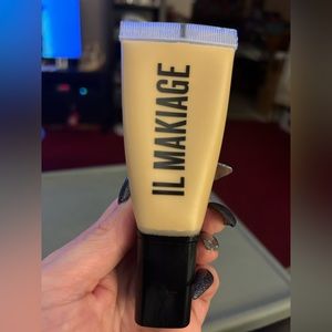 IL Makiage foundation 050